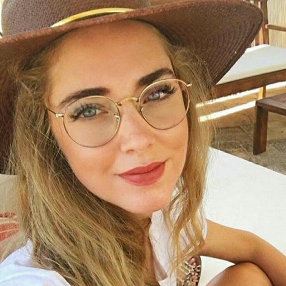 Meet the Posher Other - Meet your Posher, Emma